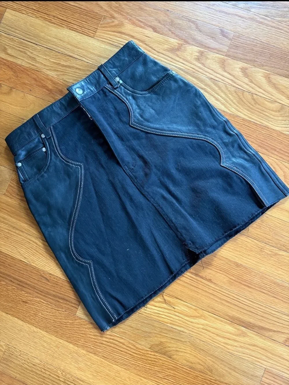 New UNDERSTATED LEATHER Lil Mama Skirt Size Xs